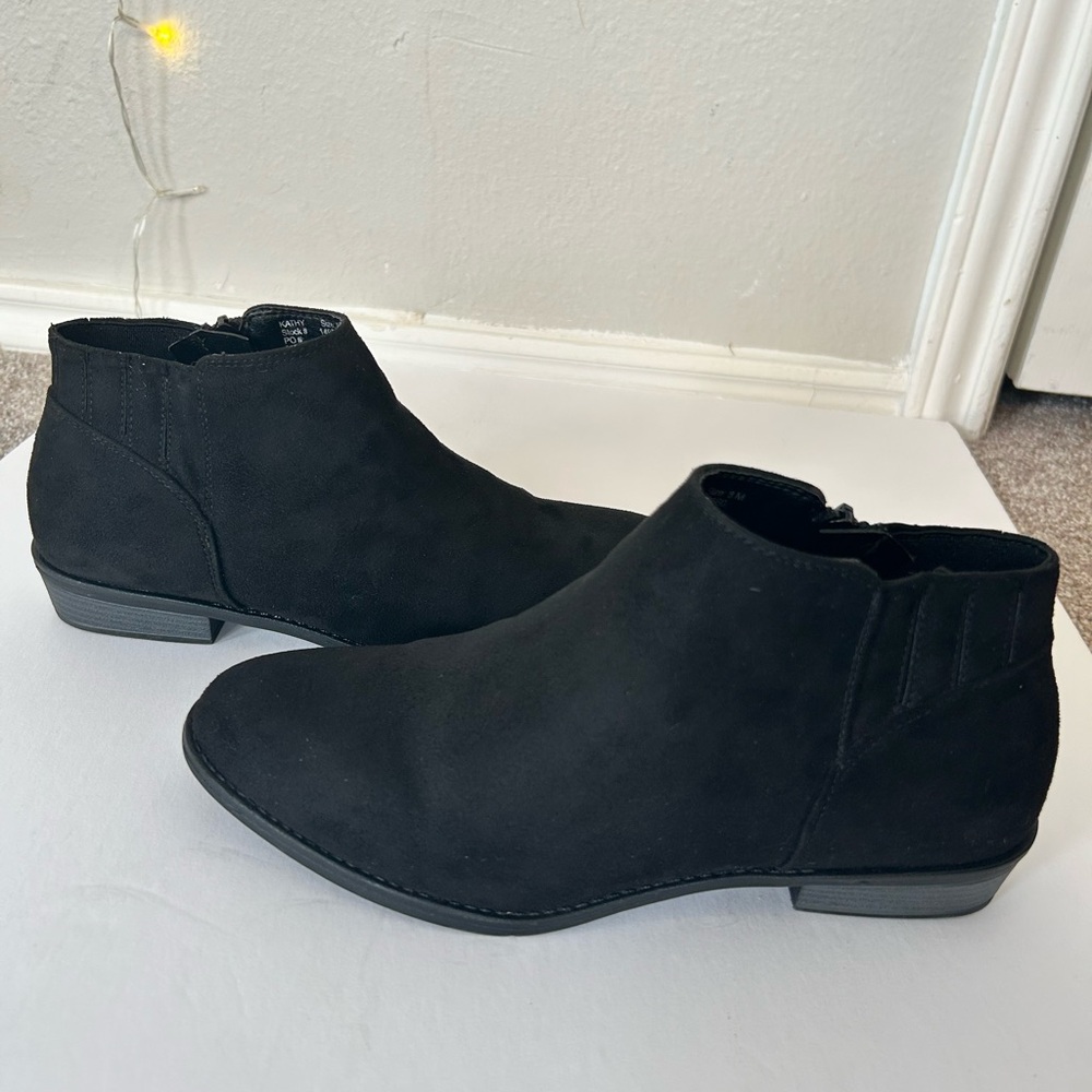 Women's Size 8 Dominique Nicole Kathy Black Ankle Bootie